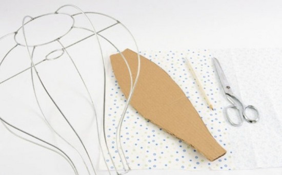 Отличная идея для абажура в детскую: воздушный шар из проволоки и ткани