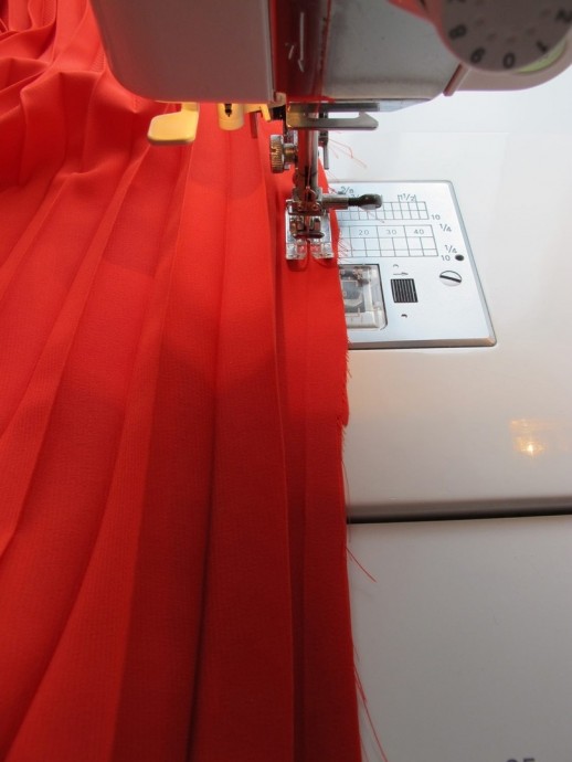 Шов на гофрированной юбке