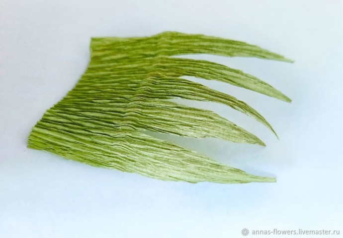 Роза из гофрированной бумаги