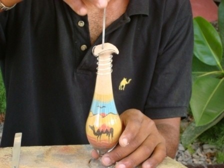 Создание картин в бутылках с цветным песком