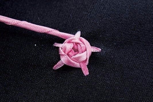 Розочка из тонкой атласной ленты