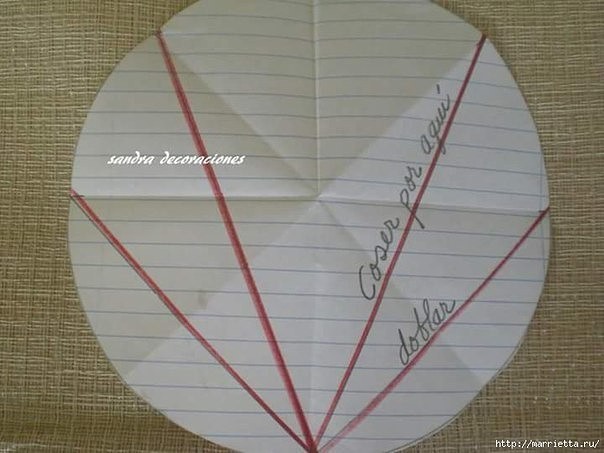 Подушка с цветком в технике лоскутного шитья