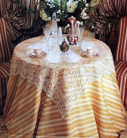 Очень красивая скатерть