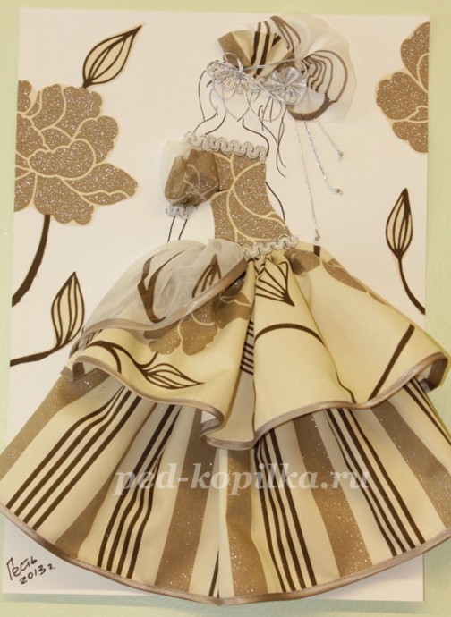 Дама в роскошном наряде