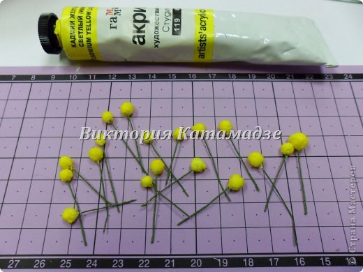 Мимоза из пенополистирола, манной крупы, шерсти и шелка