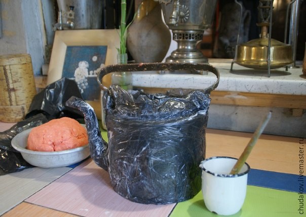 Необычный чайник-светильник из папье-маше