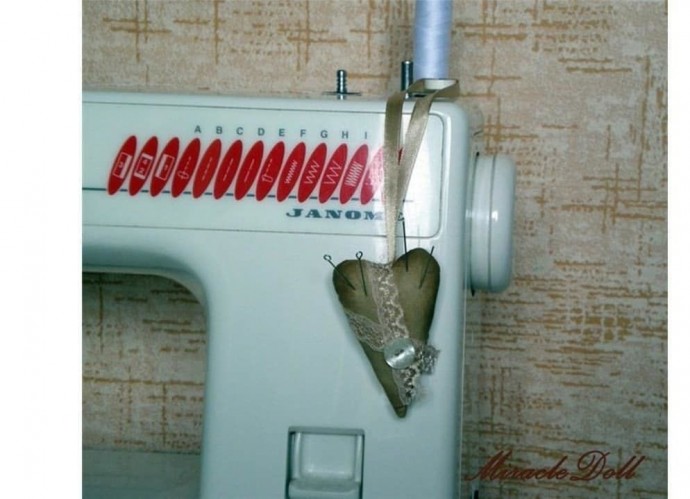 Идеи игольниц, прикрепляемых на швейную машинку