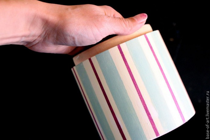 Декорируем баночку с нежными полосками Декорируем баночку с нежными полосками