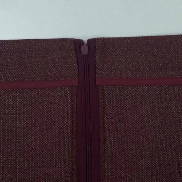 ​Обрабатываем верхний срез юбки обтачкой