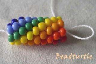 Плетёный крючком жгут из бисера