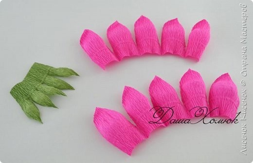 Восхитительные розы из гофрированной бумаги: мастер-класс Восхитительные розы из гофрированной бумаги: мастер-класс