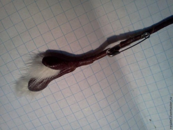 Брошь "Вербочка" из меха и экокожи