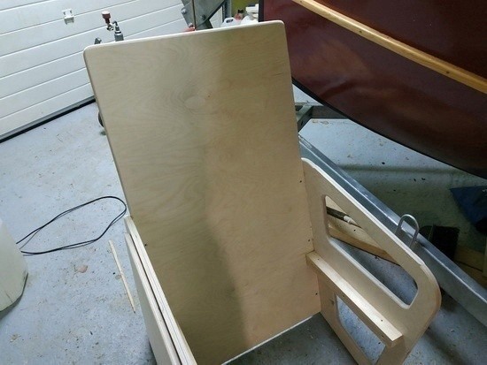 Вариант простого садового кресла из фанеры