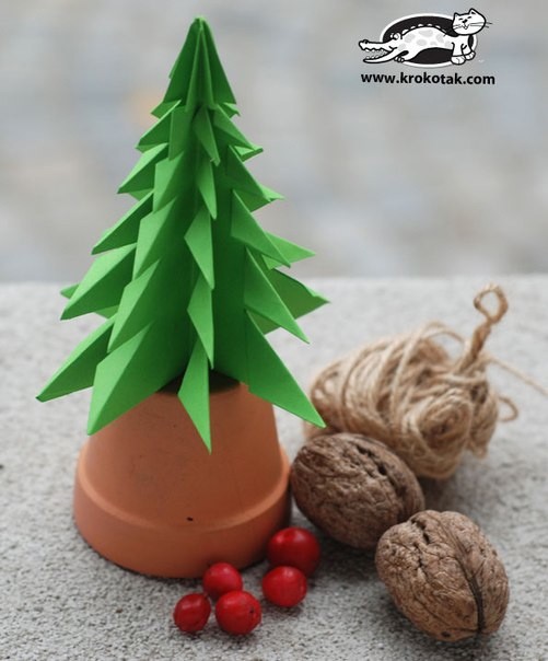 Прекрасная ёлочка из белой бумаги