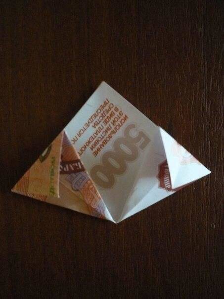 Топиарий из сизаля и купюр «цветы-кусудама»