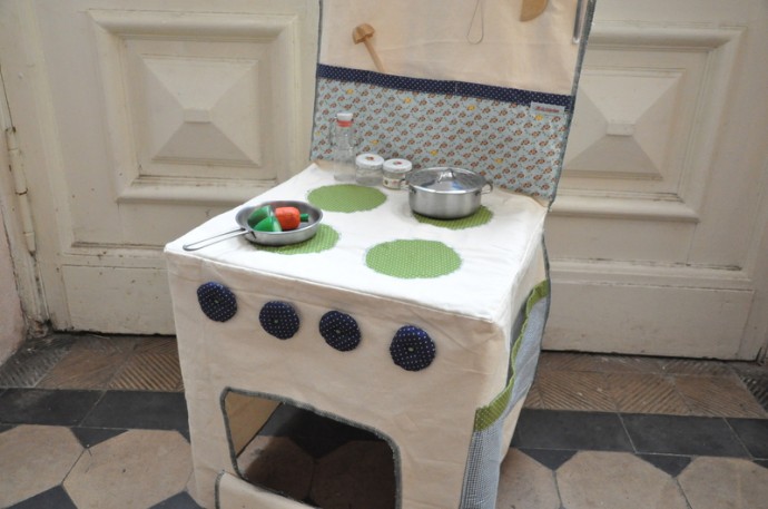 Детская кухня из стульчика: бюджетные идеи бесценных подарков дочкам