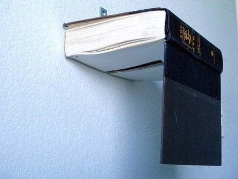 Книжная полка из книги