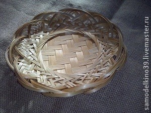 Свеча с плетеным венком вокруг