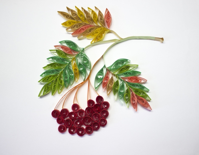 Ветка рябины в технике квиллинг