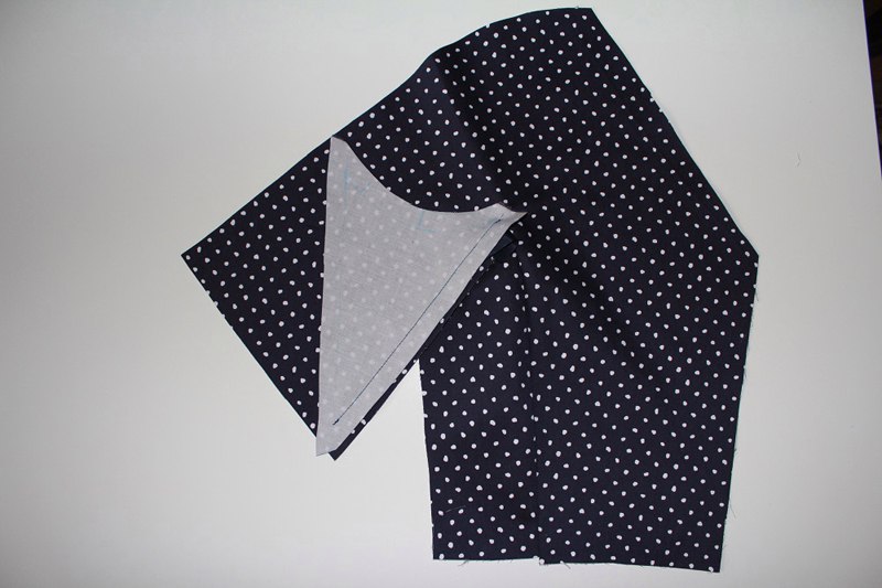 Цельнокроеный рукав с ластовицей