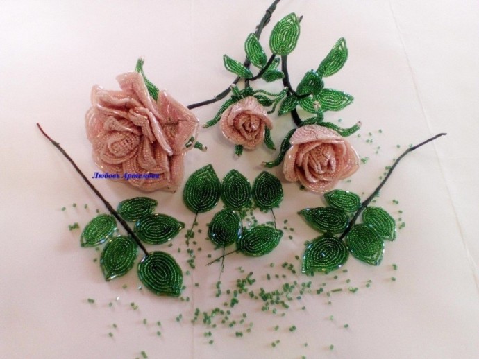 Пышная роза из бисера Пышная роза из бисера