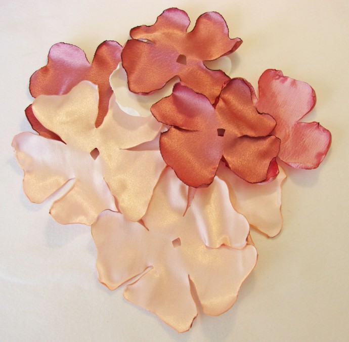 Текстильная брошь "Пиончик"