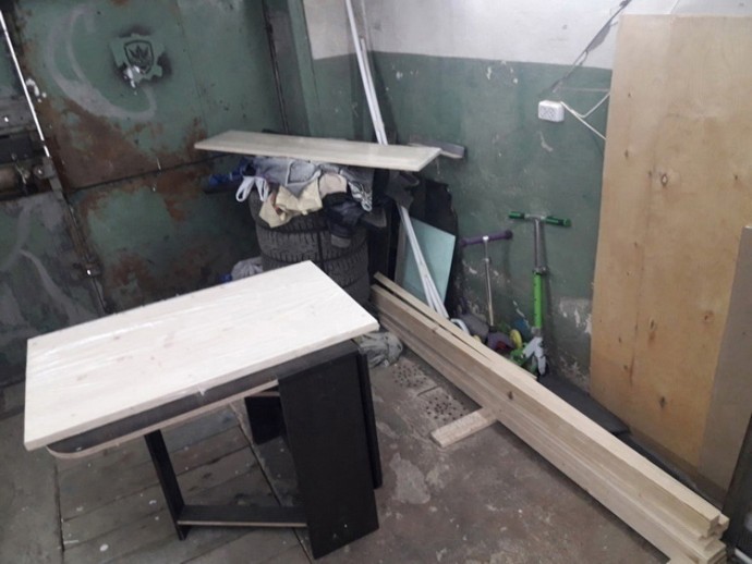 Самодельный письменный стол в детскую