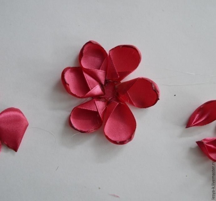 Мастер-класс по пионам из лент