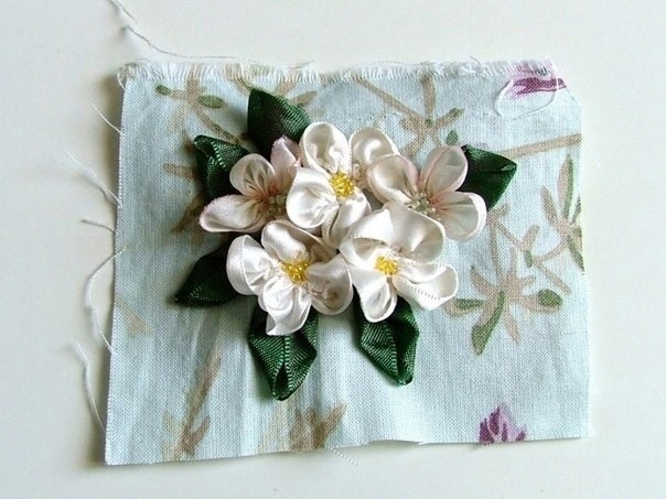 Вышивка лентами цветов: мастер-класс Вышивка лентами цветов: мастер-класс