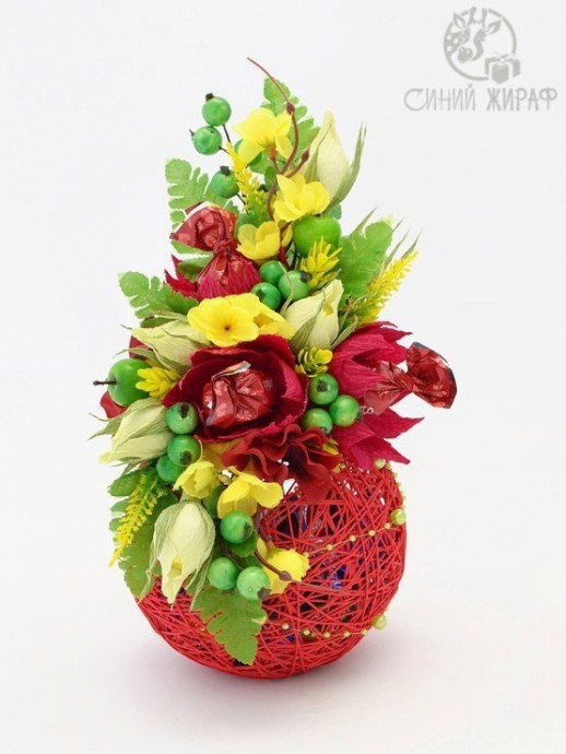 Композиция на шаре из ниток