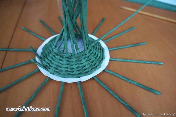 ​Елочка из бумажной лозы