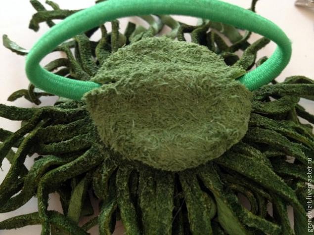 Хризантема из замши