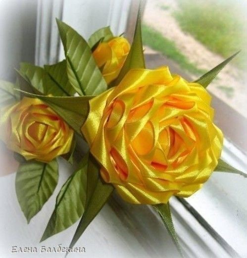 Очень красивая роза из лент