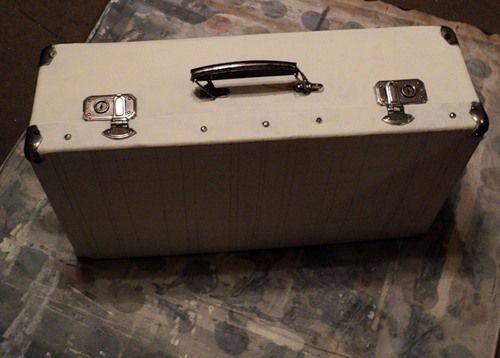 Декорируем старый чемодан