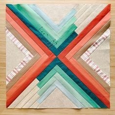 ​Декоративные подушки из ярких лоскутков