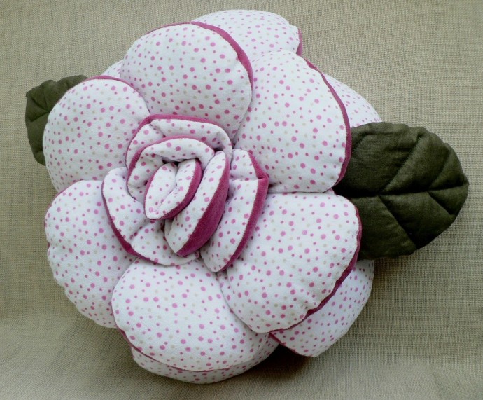 Изумительный цветок-подушка