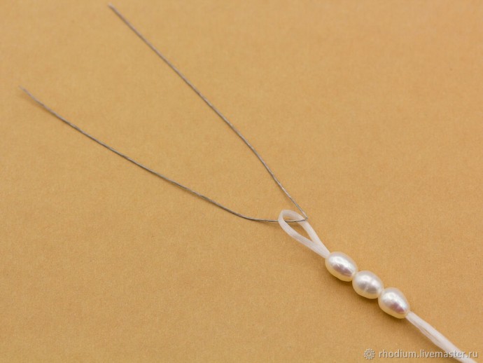 Кольцо на резинке их натурального жемчуга