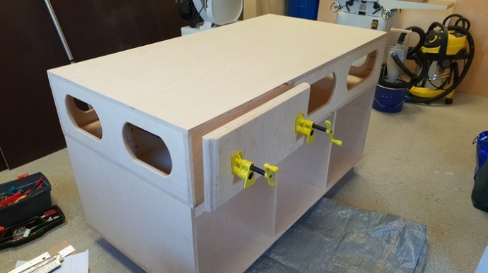 Рабочий стол в мастерскую