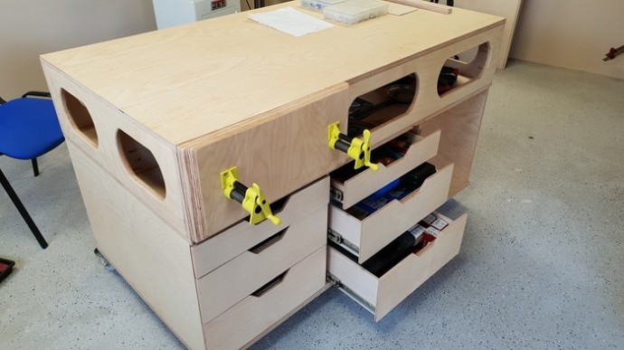 Рабочий стол в мастерскую