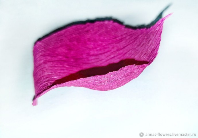 Роза из гофрированной бумаги