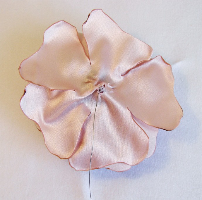 Текстильная брошь "Пиончик"