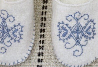 Тапочки с вышивкой гладью