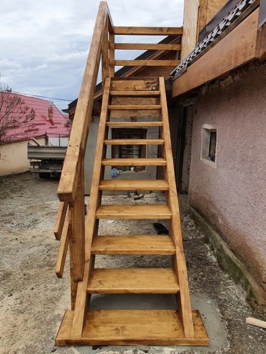 Делаем уличную деревянную лестницу на второй этаж своими руками