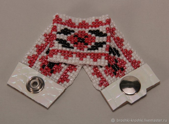 Застёжка из кожи на браслетах из бисера