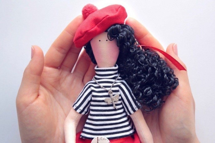​Текстильная куколка с французским характером