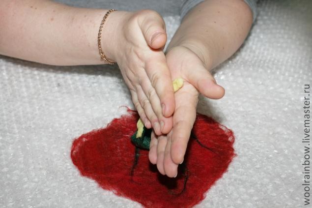 Валяем брошь-цветок Валяем брошь-цветок