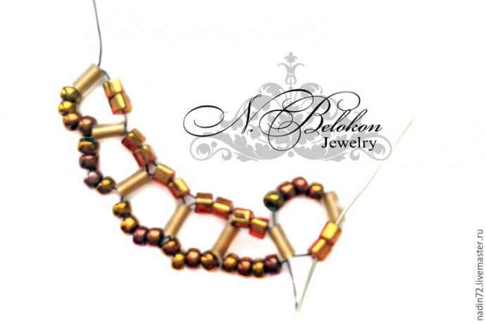 Браслет с яшмой в технике плетения по стразовой ленте