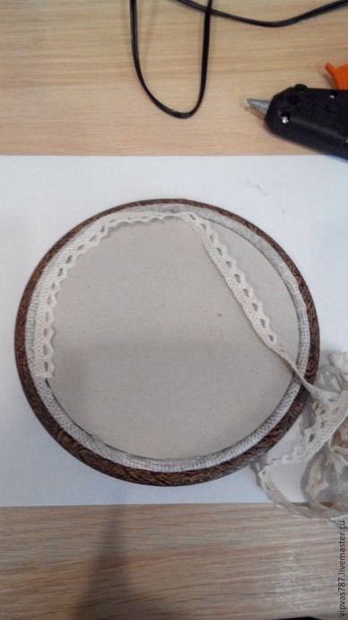 Вышитые желуди