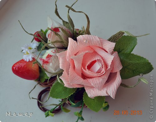 Сладкий букет с "ленивыми" розами из гофрированной бумаги