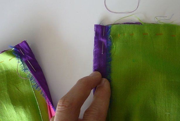 ​Техника вшивания молнии на изделии без пояса с подкладкой